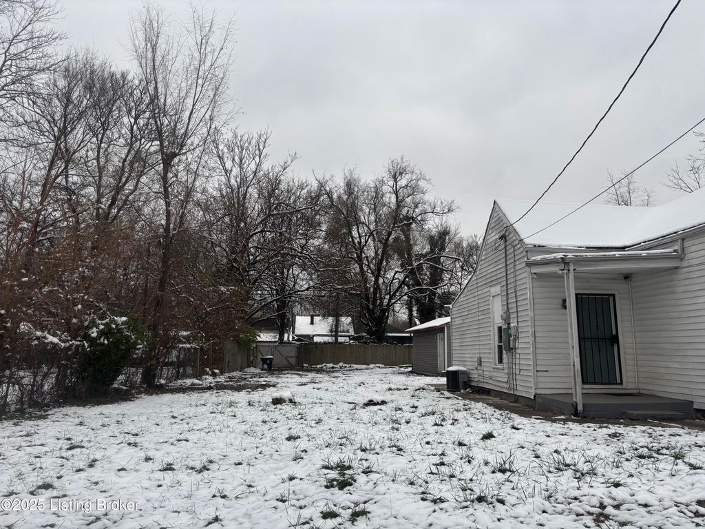 Photo of 2306 Standard Ave, Louisville, KY 40210 (MLS # 1704691)