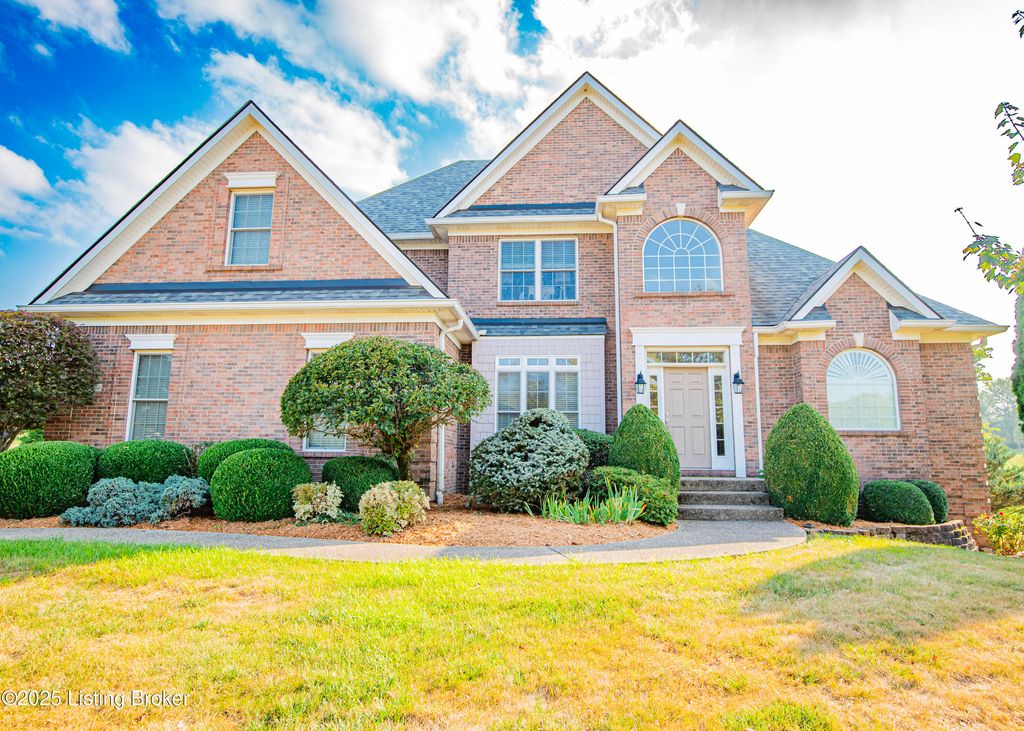 Photo of 1021 Windsor Dr, Shelbyville, KY 40065 (MLS # 1699174)