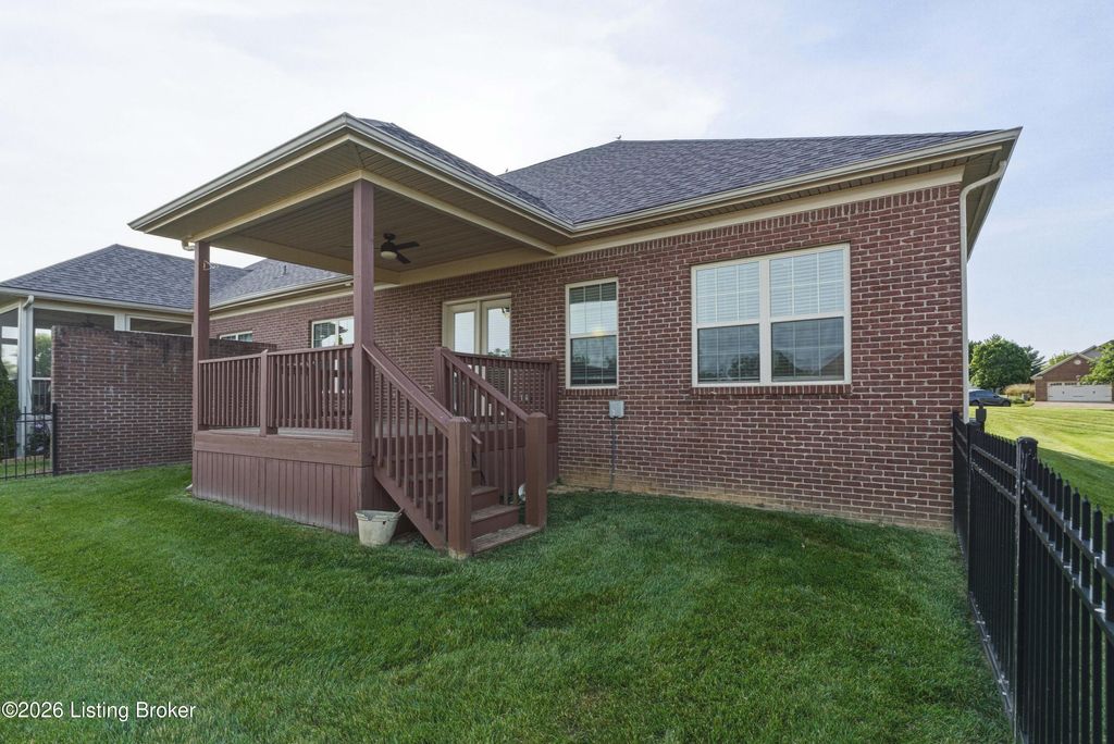 Photo of 638 Shoshone Ct, Shelbyville, KY 40065 (MLS # 1717668)