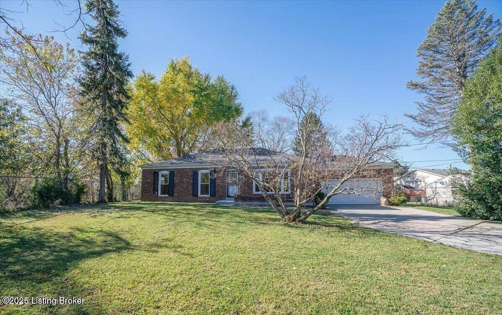 Photo of 2702 Ballad Blvd, Louisville, KY 40229 (MLS # 1704312)