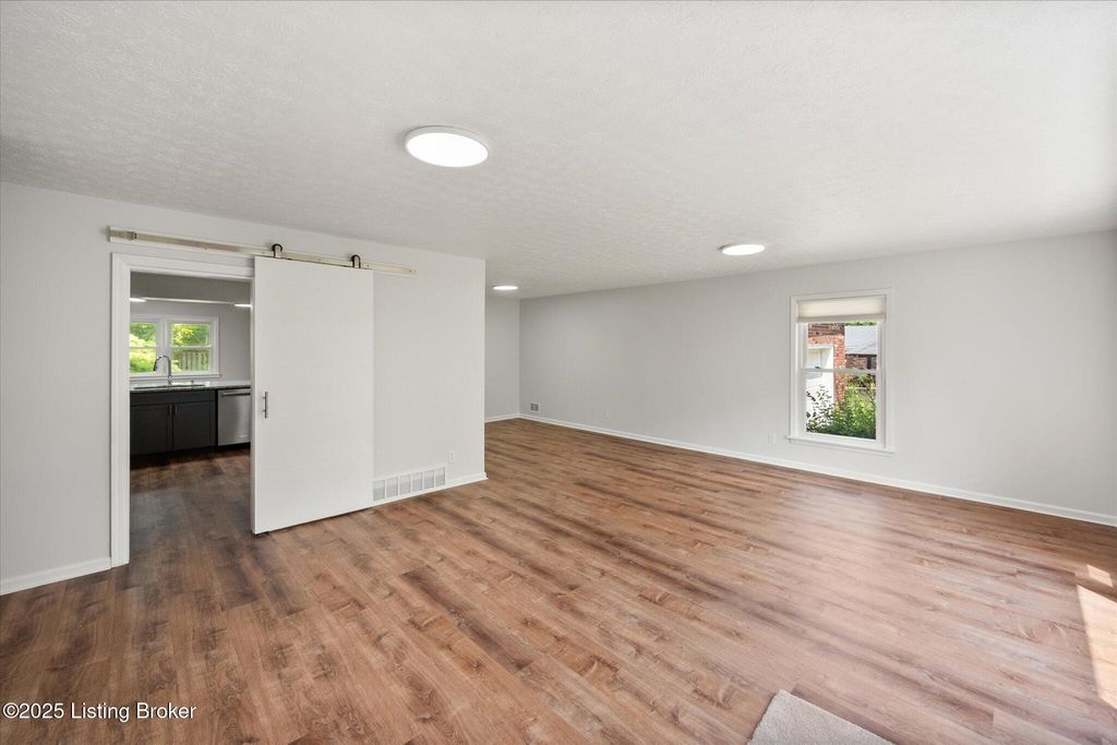 Photo of 2702 Ballad Blvd, Louisville, KY 40229 (MLS # 1704312)