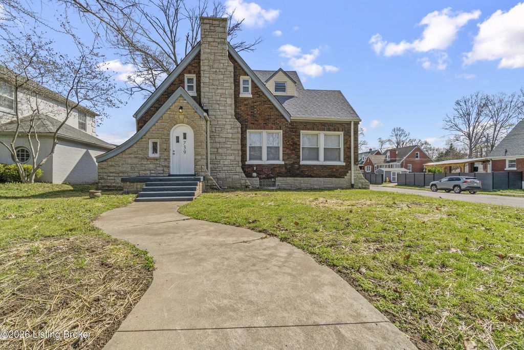 Photo of 739 Southwestern Pkwy, Louisville, KY 40211 (MLS # 1712290)