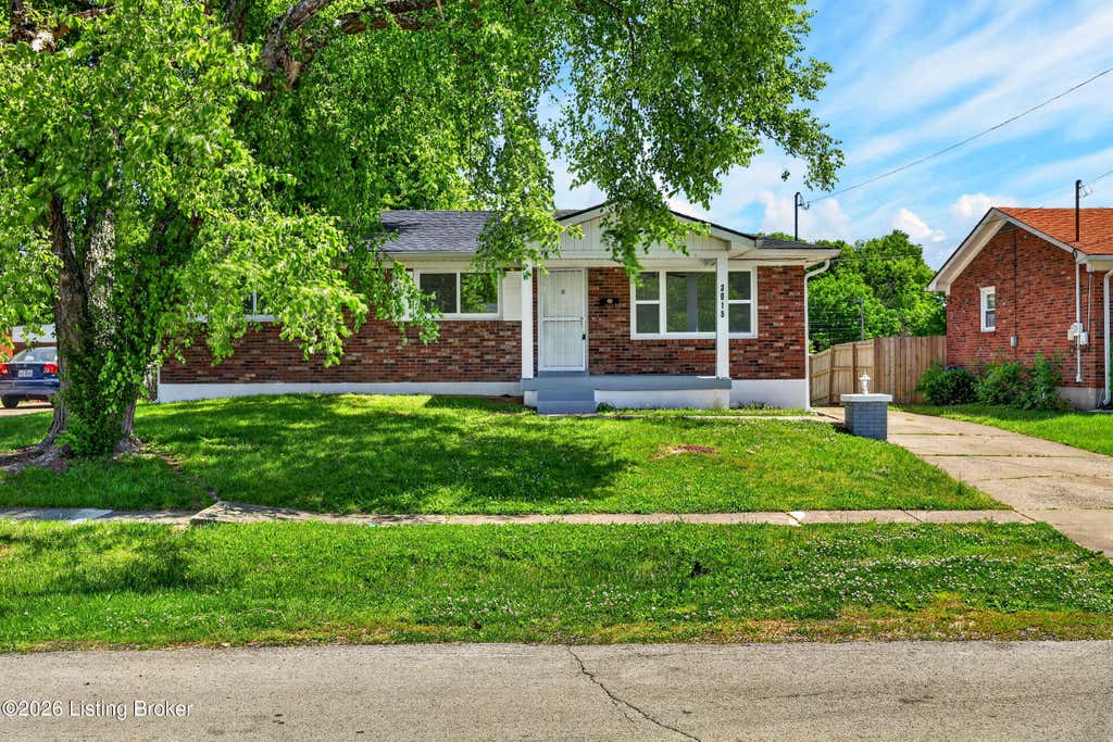 Photo of 3015 Rockaway Dr, Louisville, KY 40216 (MLS # 1717230)