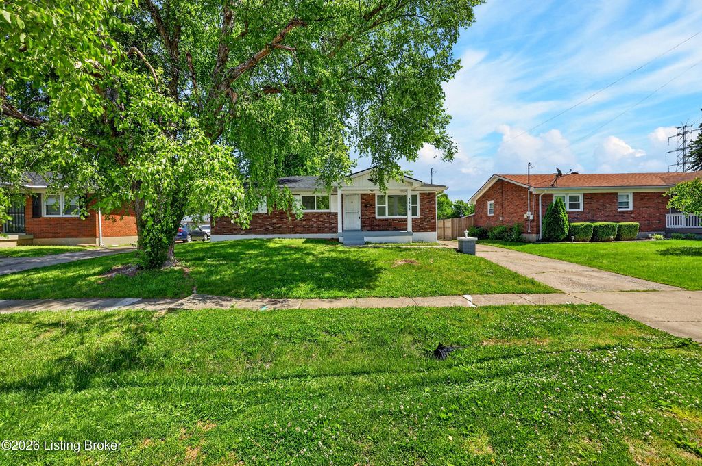 Photo of 3015 Rockaway Dr, Louisville, KY 40216 (MLS # 1717230)