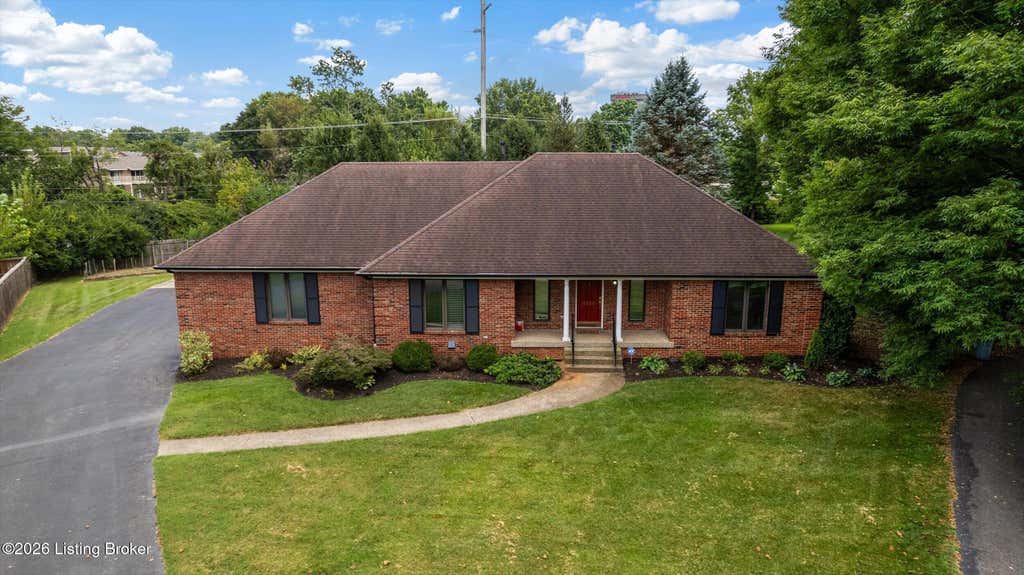 Photo of 9214 Reigate Ct, Louisville, KY 40222 (MLS # 1726578)