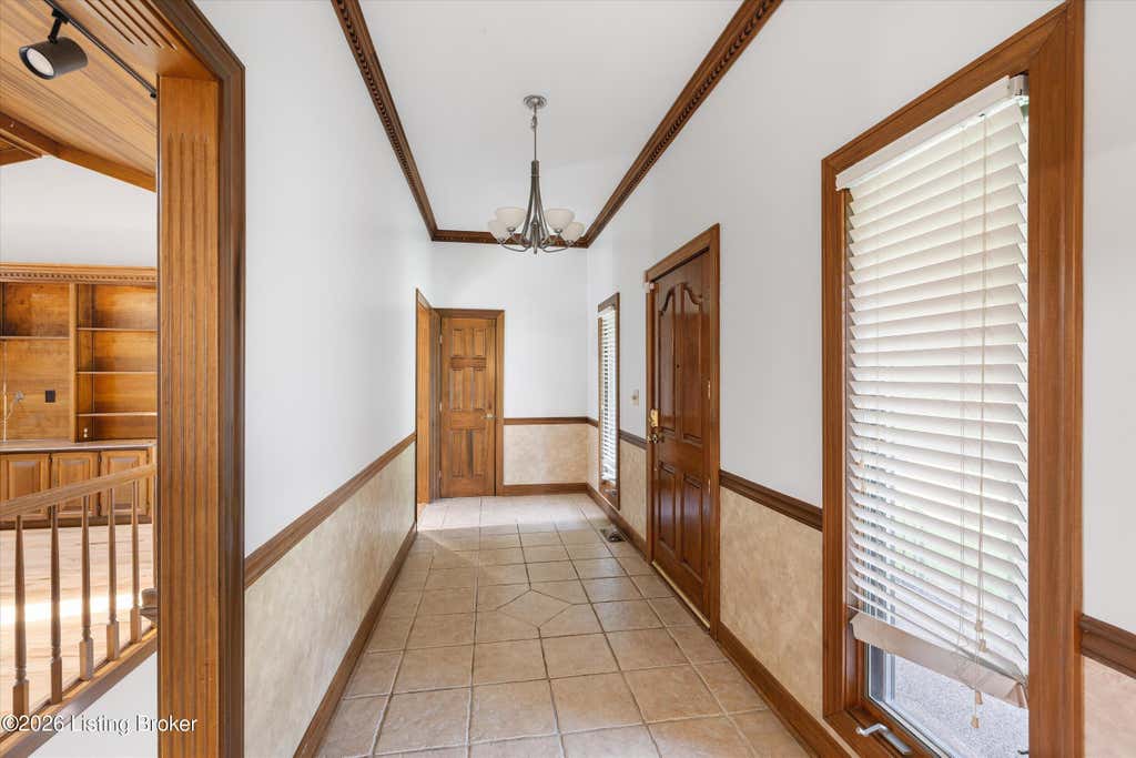 Photo of 9214 Reigate Ct, Louisville, KY 40222 (MLS # 1726578)
