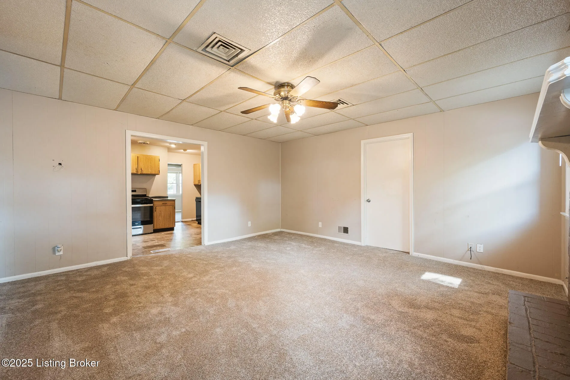 Louisville, Kentucky 40218, United States, 4 Bedrooms Bedrooms, ,2 BathroomsBathrooms,Residential,Active,221112