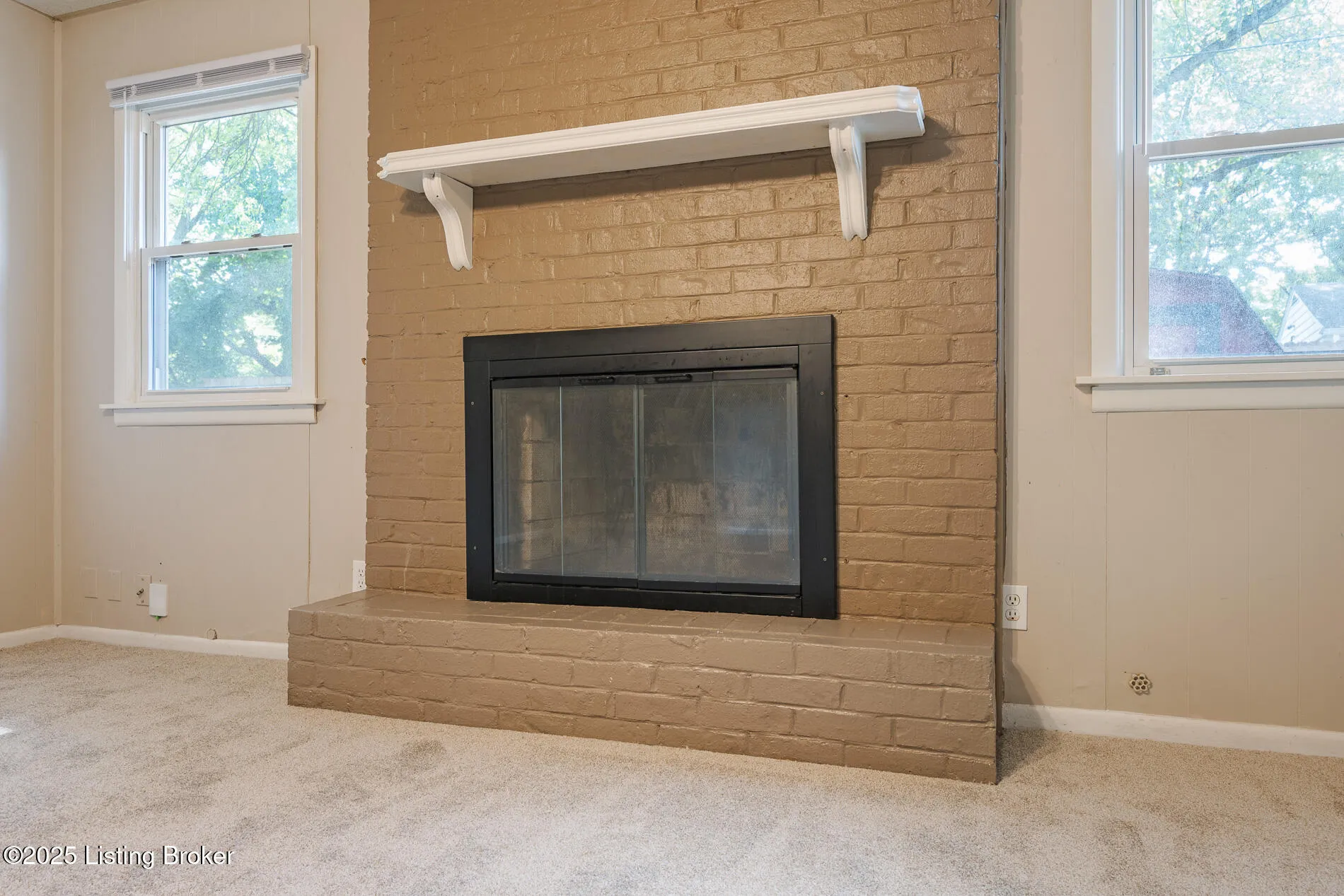 Louisville, Kentucky 40218, United States, 4 Bedrooms Bedrooms, ,2 BathroomsBathrooms,Residential,Active,221112