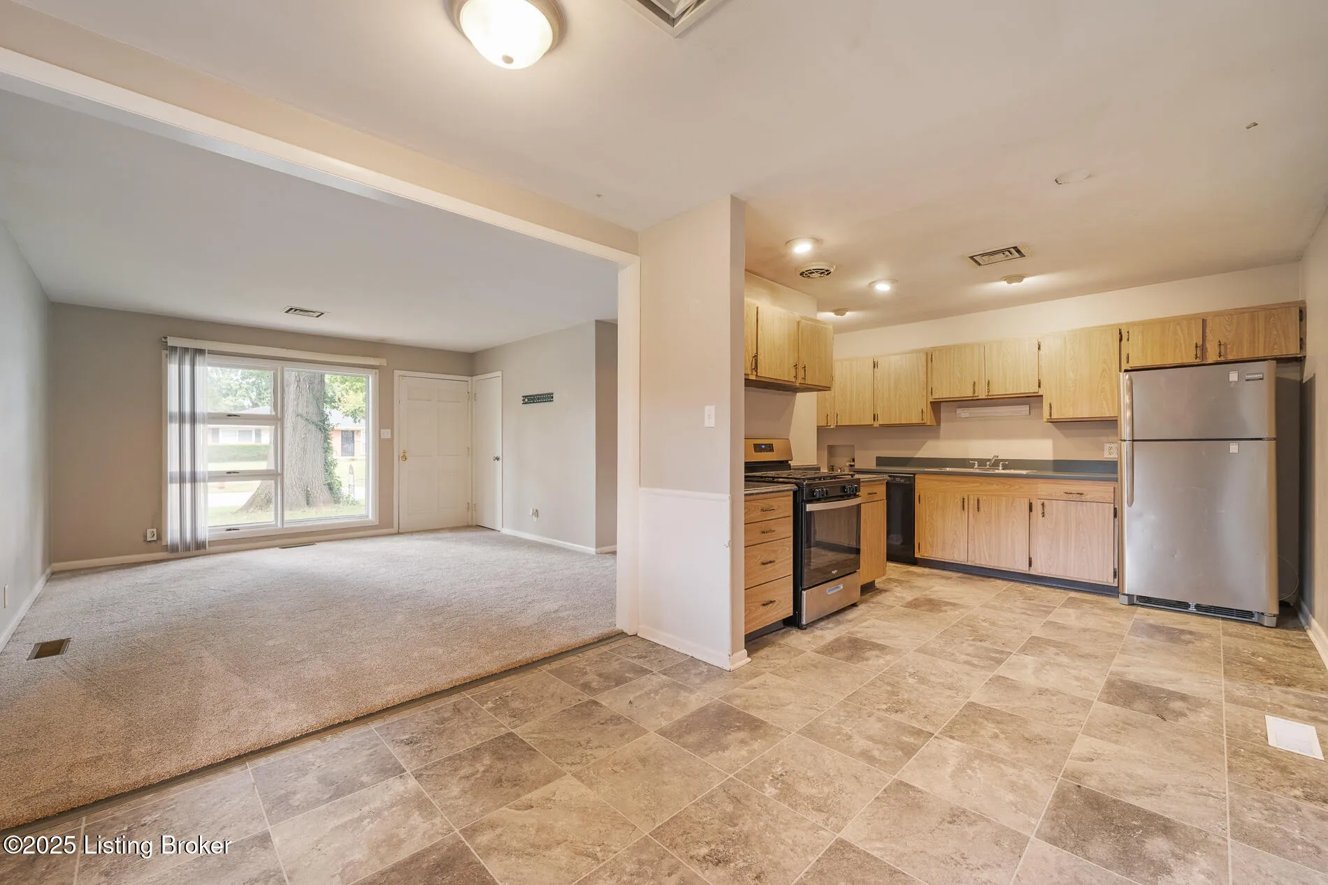 Louisville, Kentucky 40218, United States, 4 Bedrooms Bedrooms, ,2 BathroomsBathrooms,Residential,Active,221112