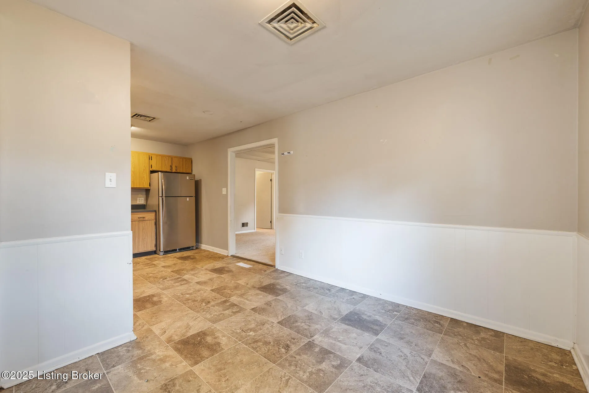 Louisville, Kentucky 40218, United States, 4 Bedrooms Bedrooms, ,2 BathroomsBathrooms,Residential,Active,221112