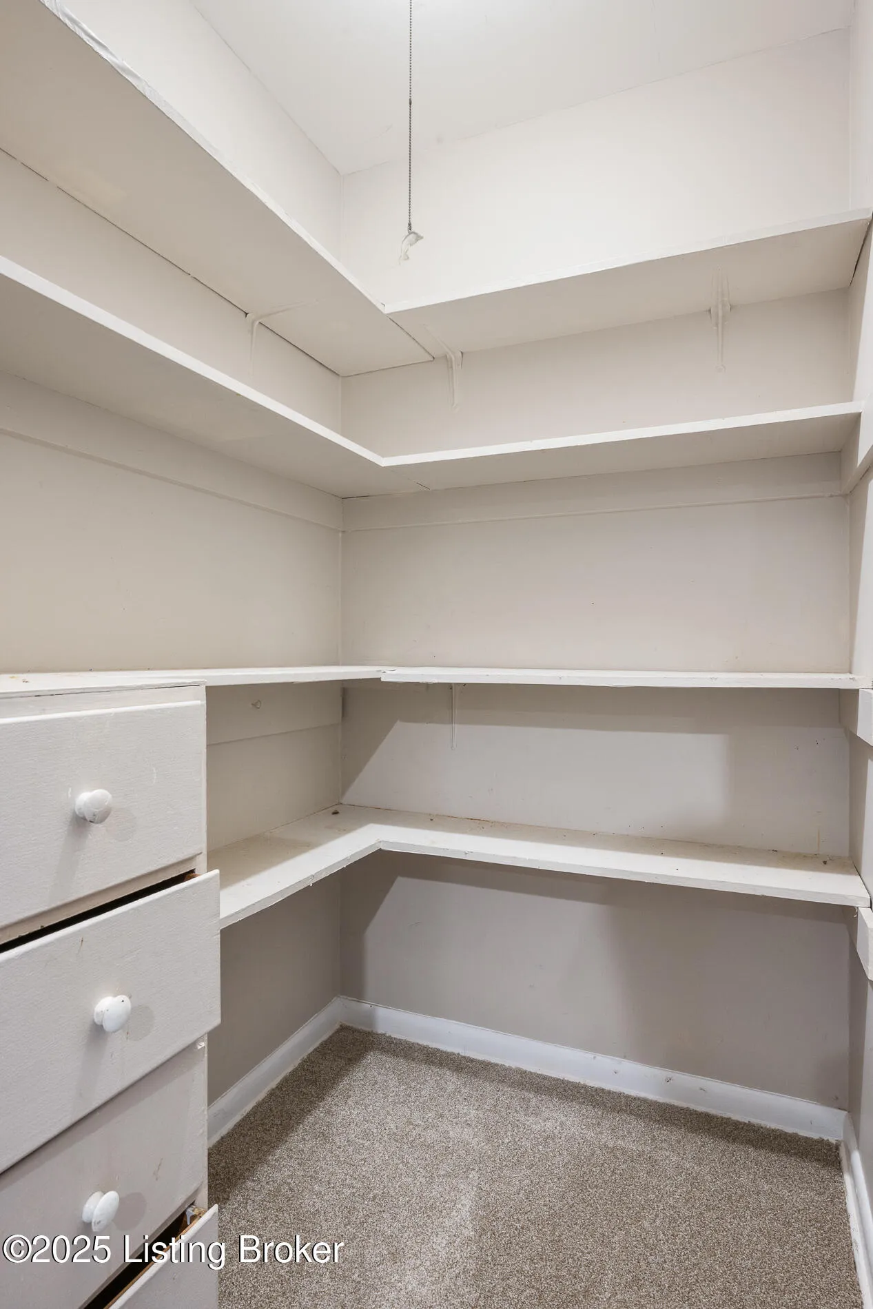 Louisville, Kentucky 40218, United States, 4 Bedrooms Bedrooms, ,2 BathroomsBathrooms,Residential,Active,221112