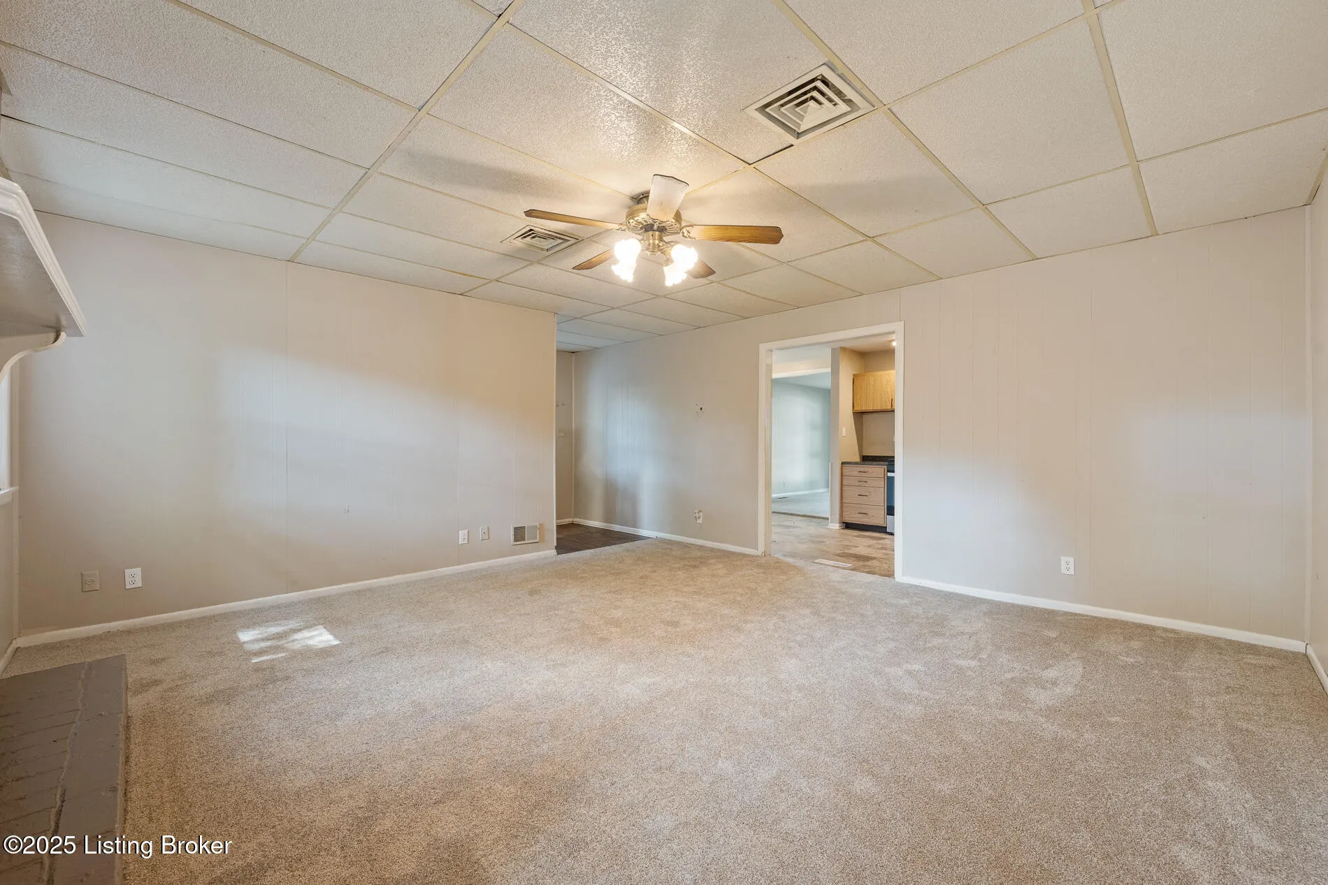 Louisville, Kentucky 40218, United States, 4 Bedrooms Bedrooms, ,2 BathroomsBathrooms,Residential,Active,221112