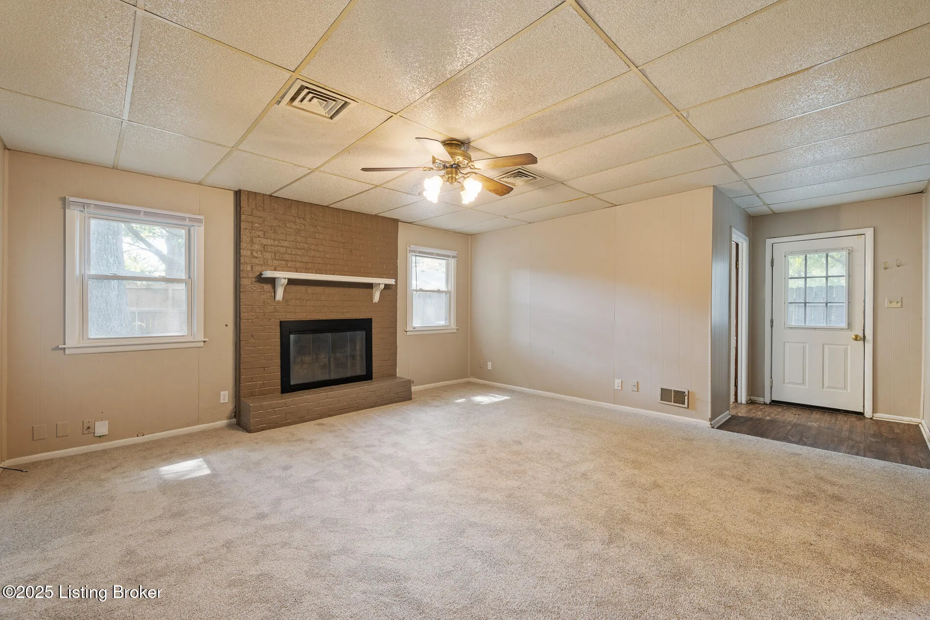 Louisville, Kentucky 40218, United States, 4 Bedrooms Bedrooms, ,2 BathroomsBathrooms,Residential,Active,221112