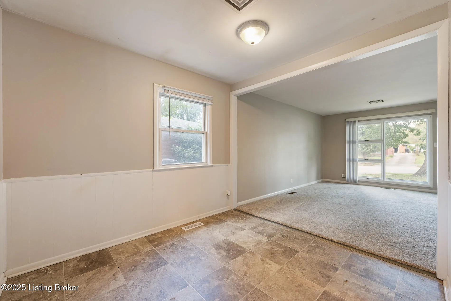 Louisville, Kentucky 40218, United States, 4 Bedrooms Bedrooms, ,2 BathroomsBathrooms,Residential,Active,221112