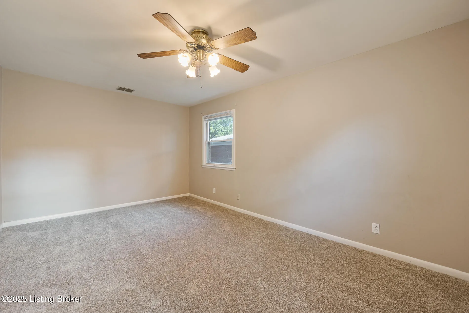 Louisville, Kentucky 40218, United States, 4 Bedrooms Bedrooms, ,2 BathroomsBathrooms,Residential,Active,221112