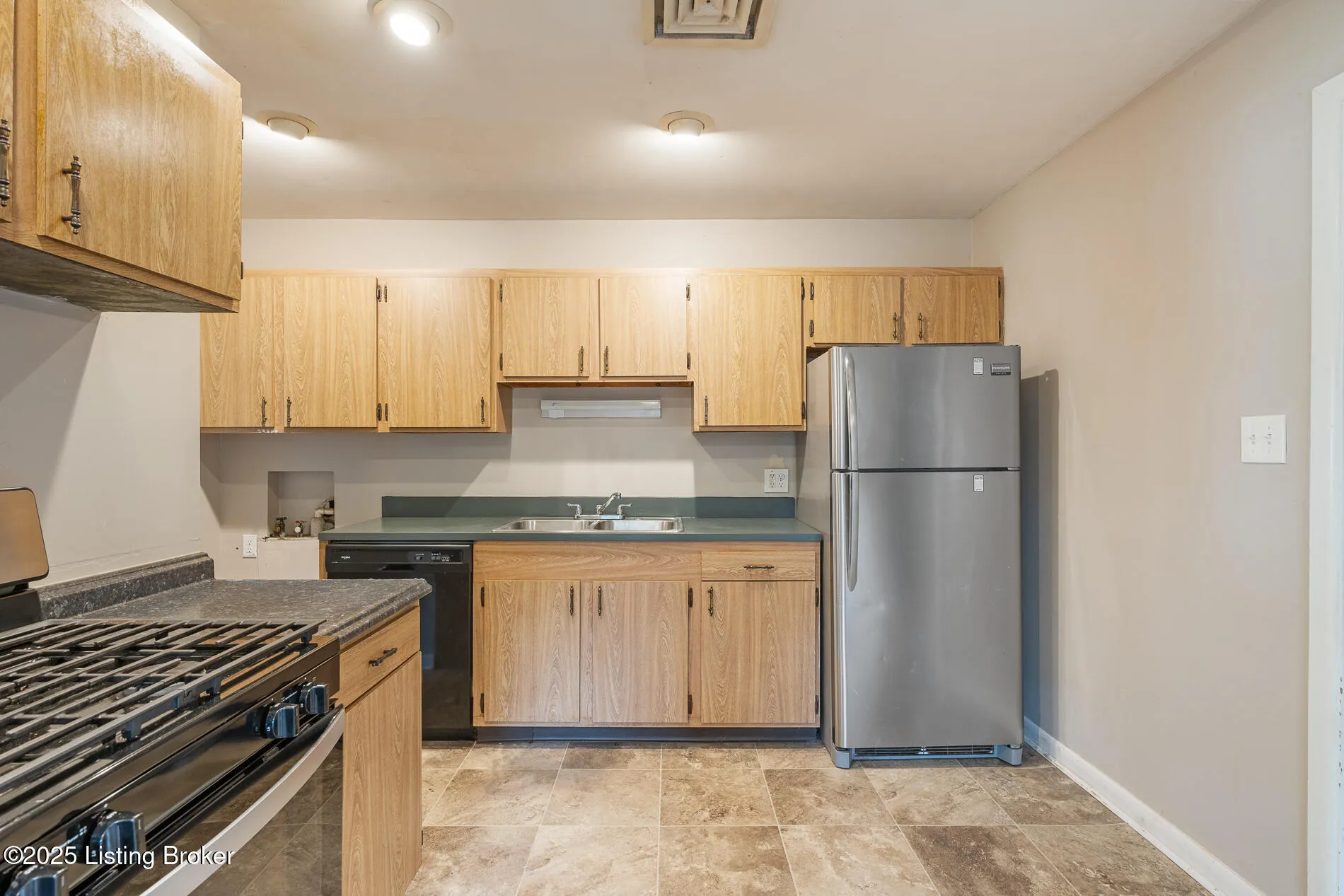 Louisville, Kentucky 40218, United States, 4 Bedrooms Bedrooms, ,2 BathroomsBathrooms,Residential,Active,221112