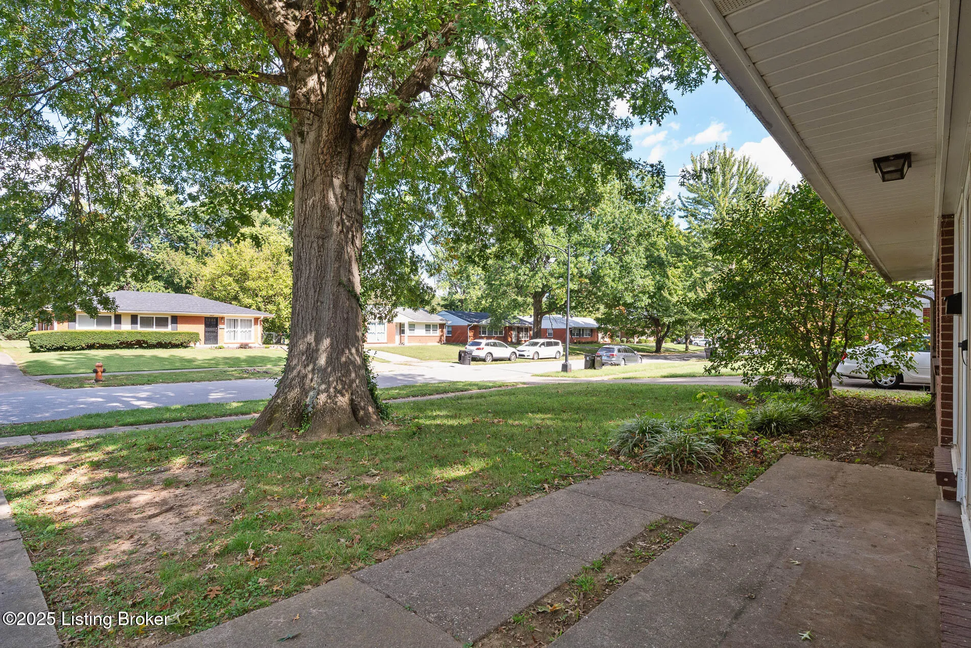 Louisville, Kentucky 40218, United States, 4 Bedrooms Bedrooms, ,2 BathroomsBathrooms,Residential,Active,221112