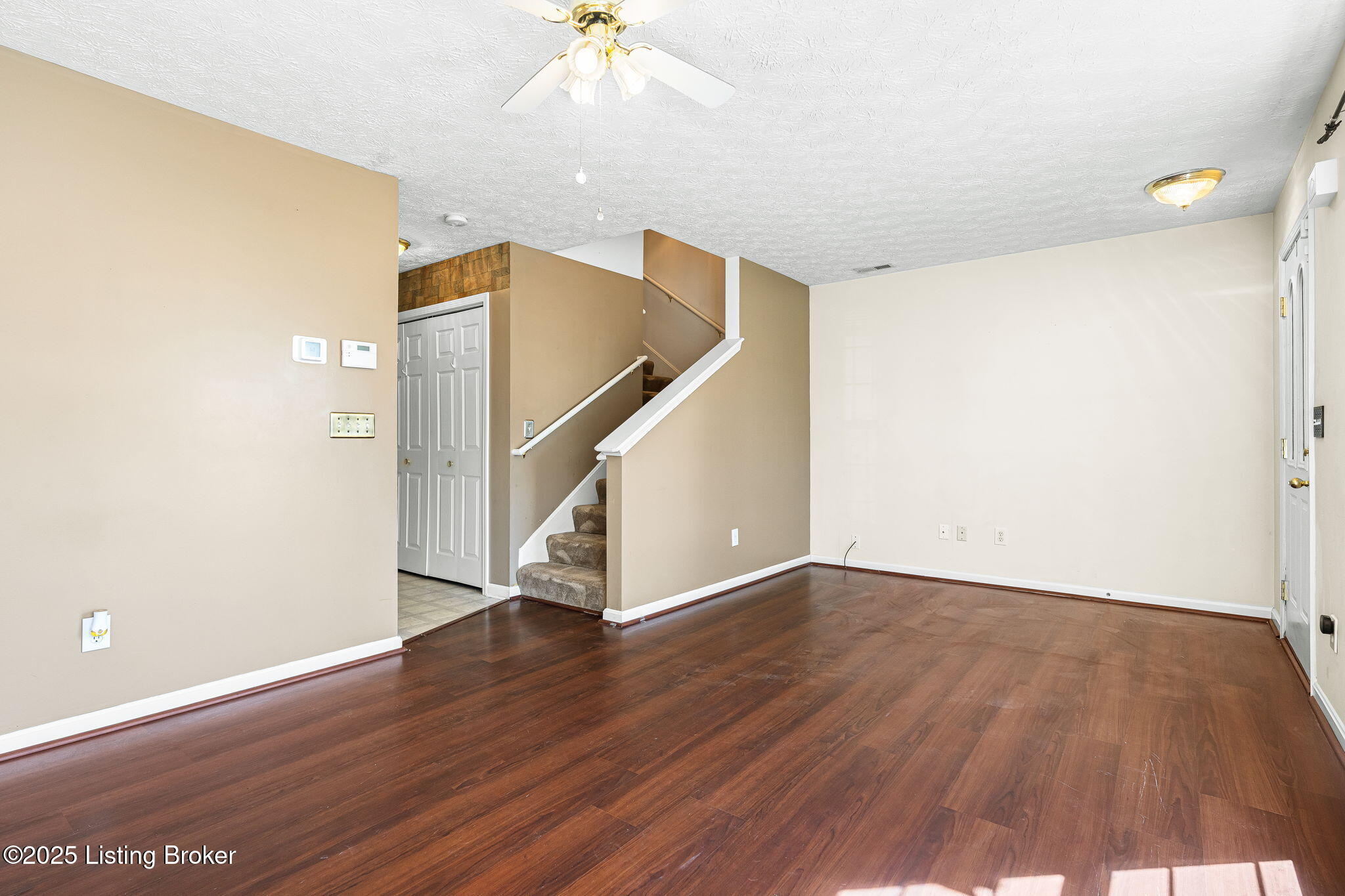 6807 Arbor Creek Dr, Louisville, Kentucky image 3