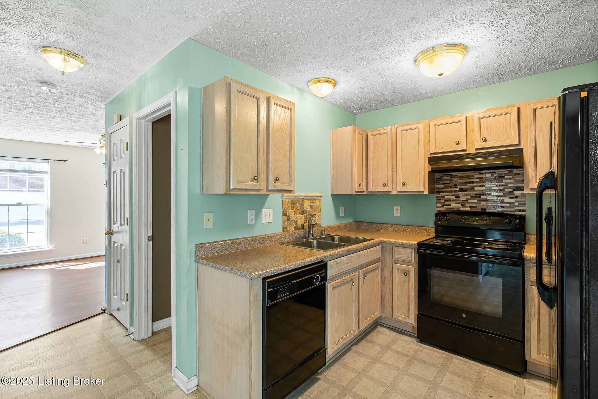 6807 Arbor Creek Dr, Louisville, Kentucky image 4