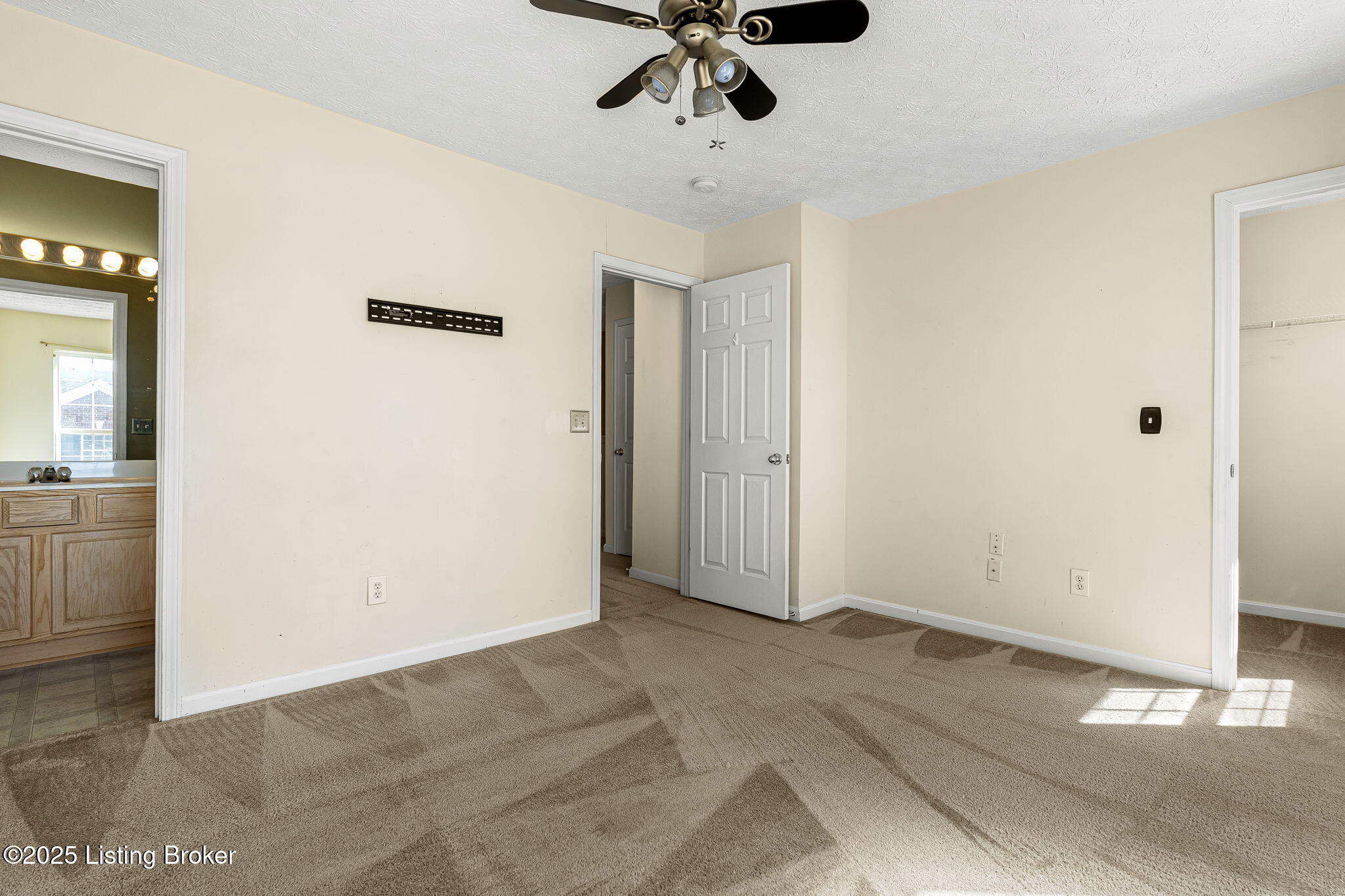 6807 Arbor Creek Dr, Louisville, Kentucky image 6