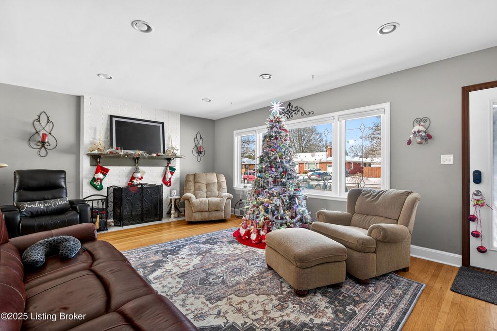 Photo of 2705 Alice Ave, Louisville, KY 40220 (MLS # 1705304)