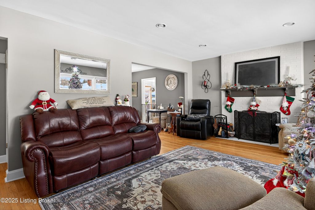 Photo of 2705 Alice Ave, Louisville, KY 40220 (MLS # 1705304)