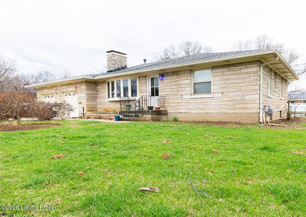 Photo of 600 Breckenridge Ln, Louisville, KY 40207 (MLS # 1714194)