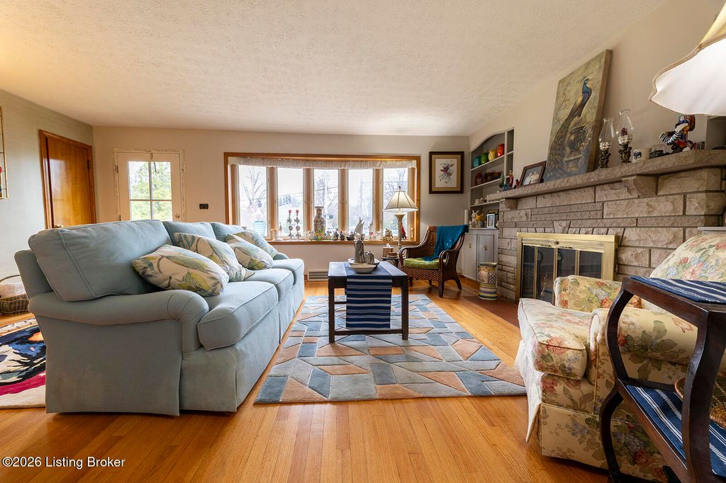 Photo of 600 Breckenridge Ln, Louisville, KY 40207 (MLS # 1714194)