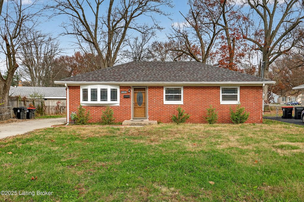 Photo of 1605 Lou Gene Ave, Louisville, KY 40216 (MLS # 1704273)