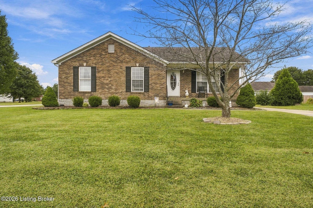 Photo of 375 Forest Ridge Dr, Mt Washington, KY 40047 (MLS # 1730002)