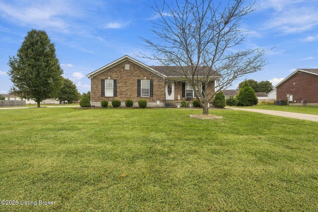 Photo of 375 Forest Ridge Dr, Mt Washington, KY 40047 (MLS # 1730002)