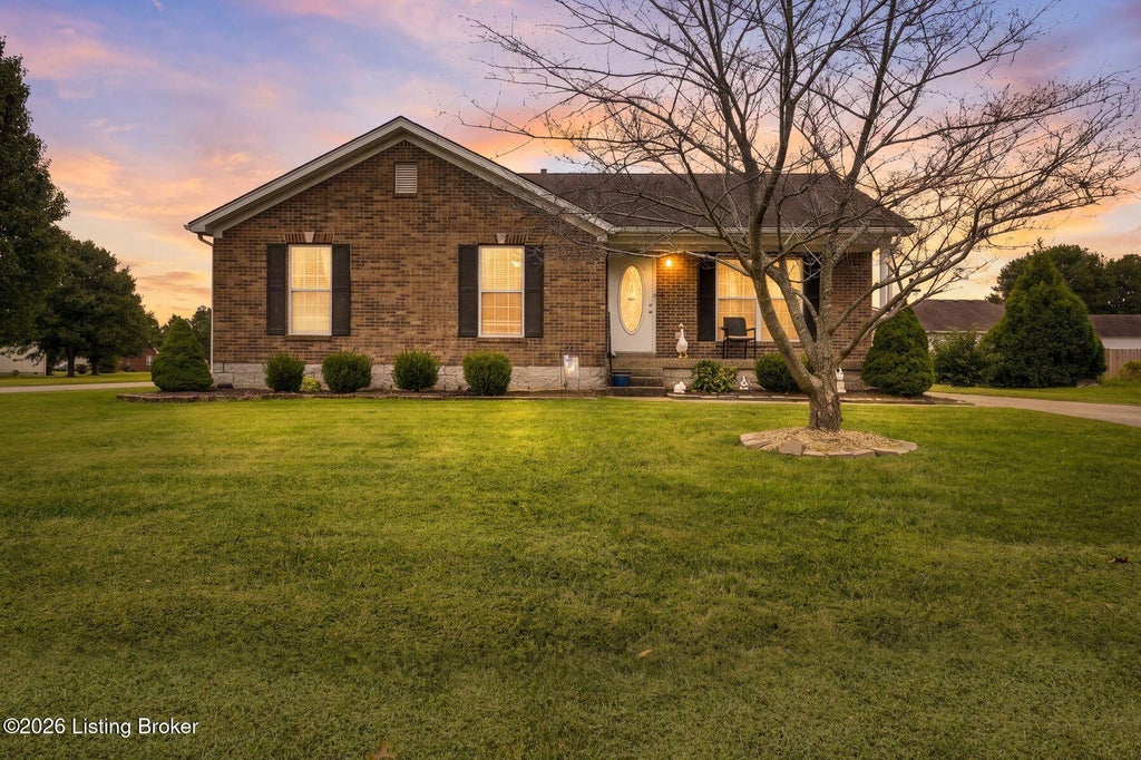 Photo of 375 Forest Ridge Dr, Mt Washington, KY 40047 (MLS # 1730002)
