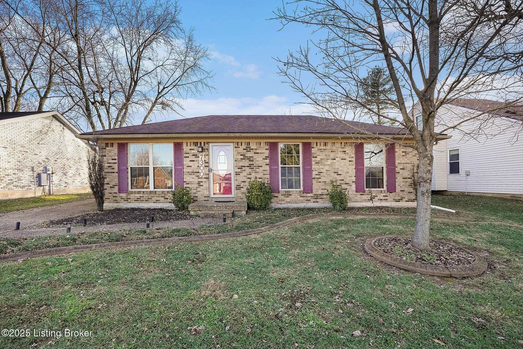 Photo of 7300 Chestnut Tree Ln, Louisville, KY 40291 (MLS # 1705742)