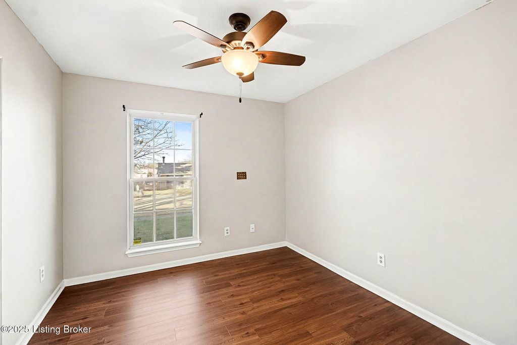 Photo of 7300 Chestnut Tree Ln, Louisville, KY 40291 (MLS # 1705742)