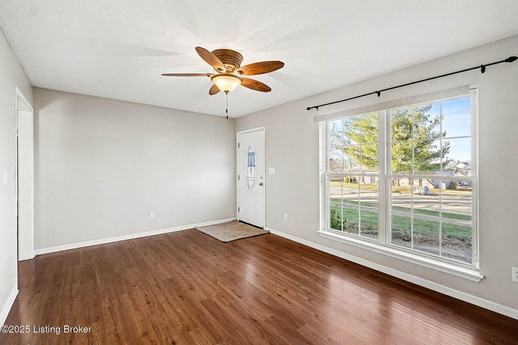 Photo of 7300 Chestnut Tree Ln, Louisville, KY 40291 (MLS # 1705742)