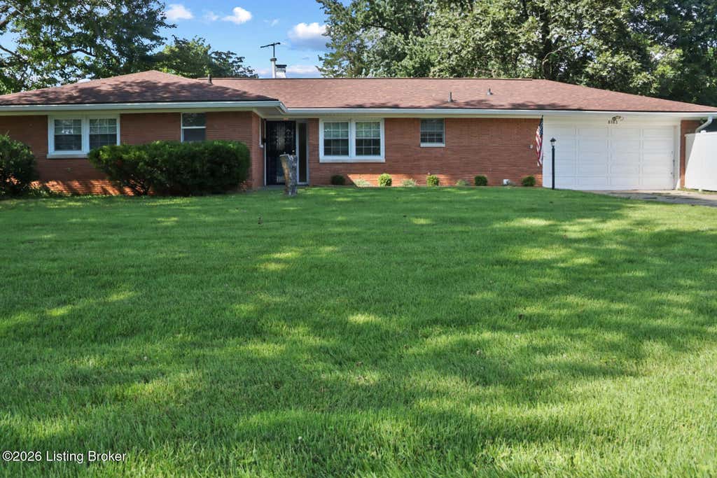 Photo of 6103 Apex Dr, Louisville, KY 40219 (MLS # 1727192)
