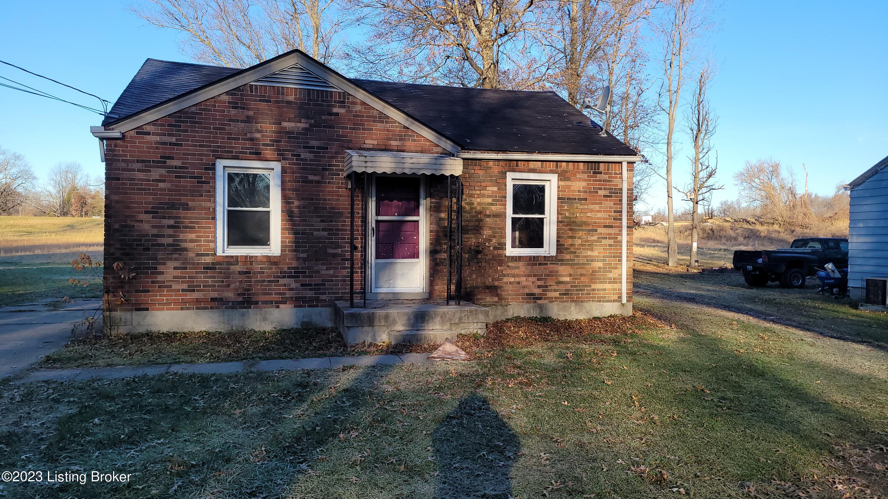 Photo 1 of 12 — 6464 Ladd Ave, Louisville, KY 40216