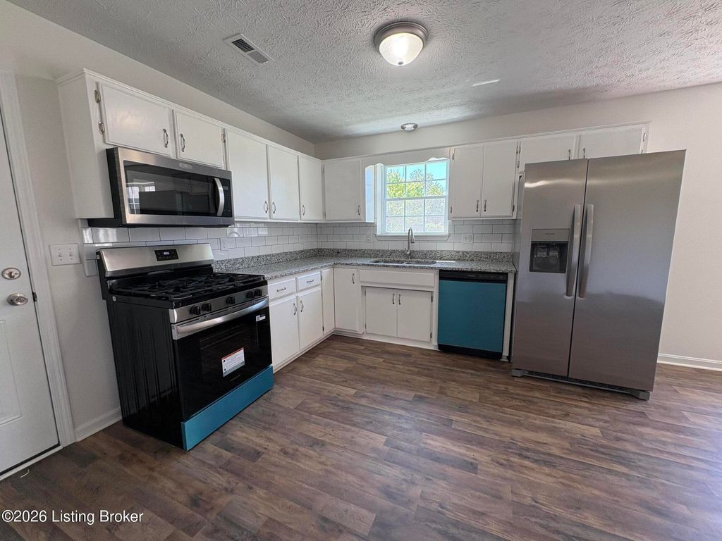 Photo of 275 5th Ave, Shepherdsville, KY 40165 (MLS # 1716165)