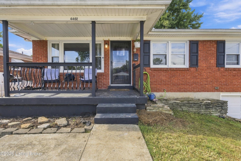 Photo of 4402 Mullaney Ct, Louisville, KY 40229 (MLS # 1730120)
