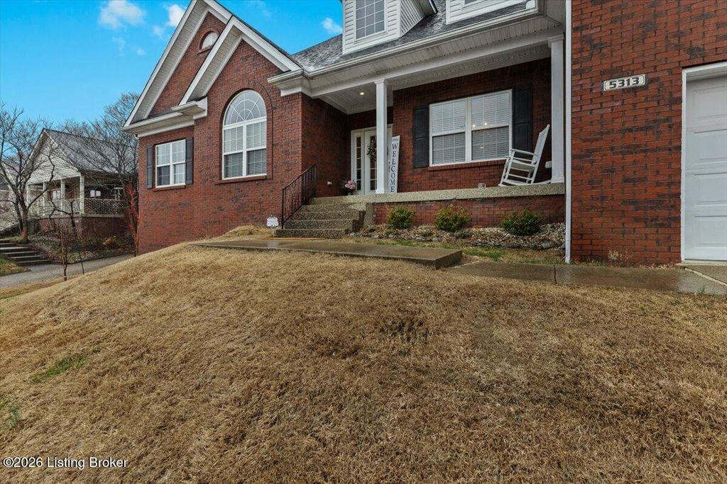 Photo of 5313 Pavilion Way, Louisville, KY 40291 (MLS # 1710687)