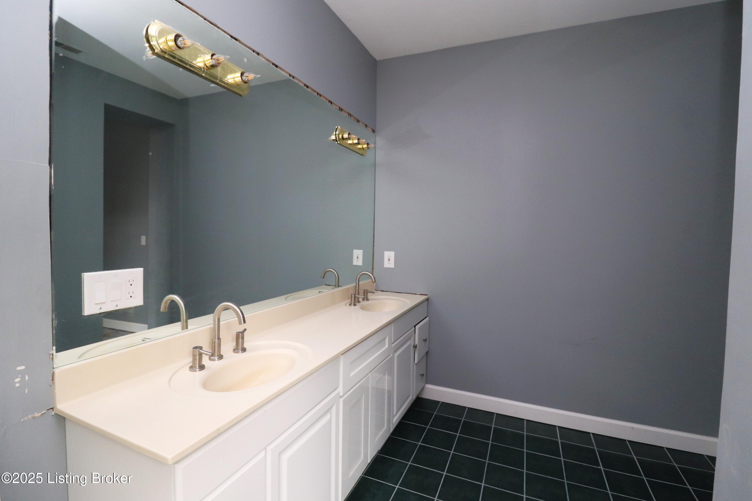 500 W Ormsby Ave, Louisville, Pennsylvania image 27