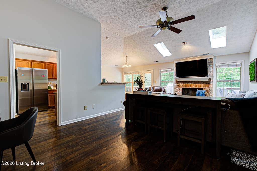 Photo of 8915 Eli Dr, Louisville, KY 40291 (MLS # 1725515)