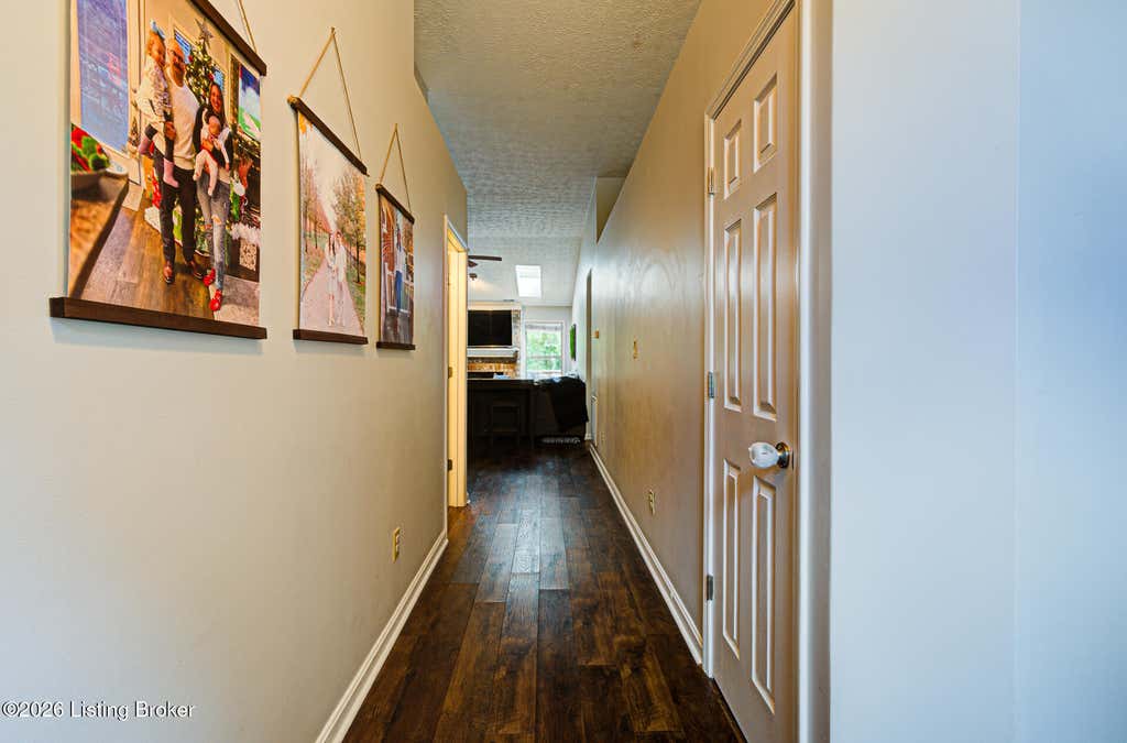 Photo of 8915 Eli Dr, Louisville, KY 40291 (MLS # 1725515)
