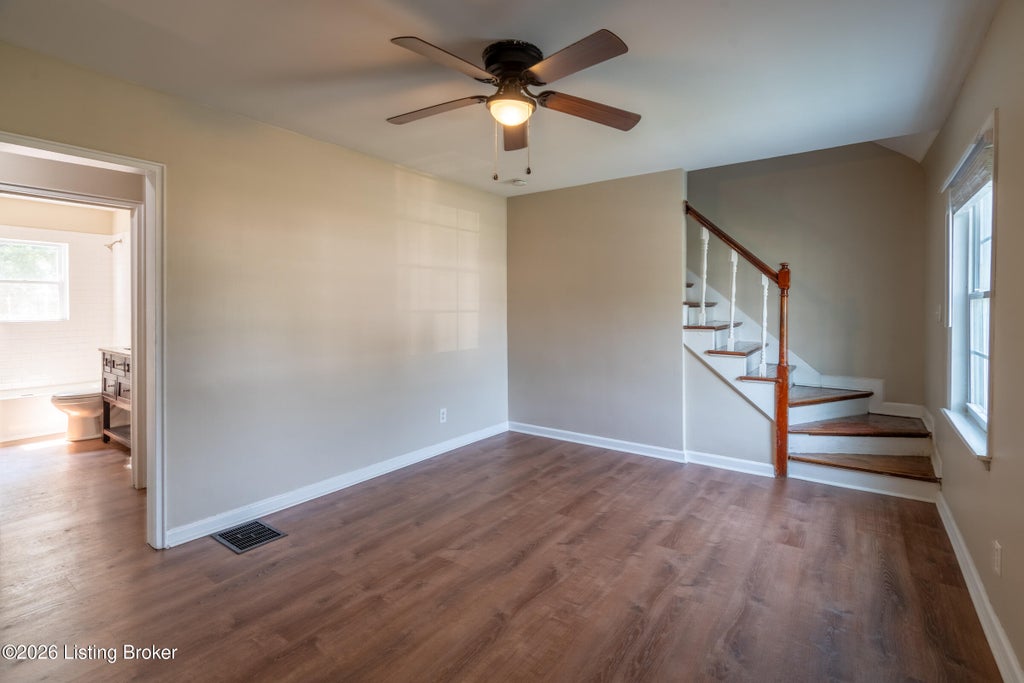 Photo of 4015 Valley View Dr, Louisville, KY 40216 (MLS # 1729526)