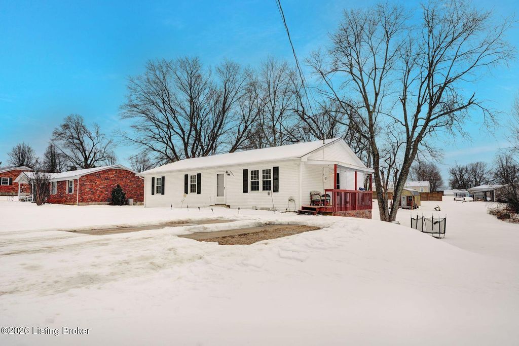 Photo of 2205 Elmcrest Dr, Bardstown, KY 40004 (MLS # 1708397)