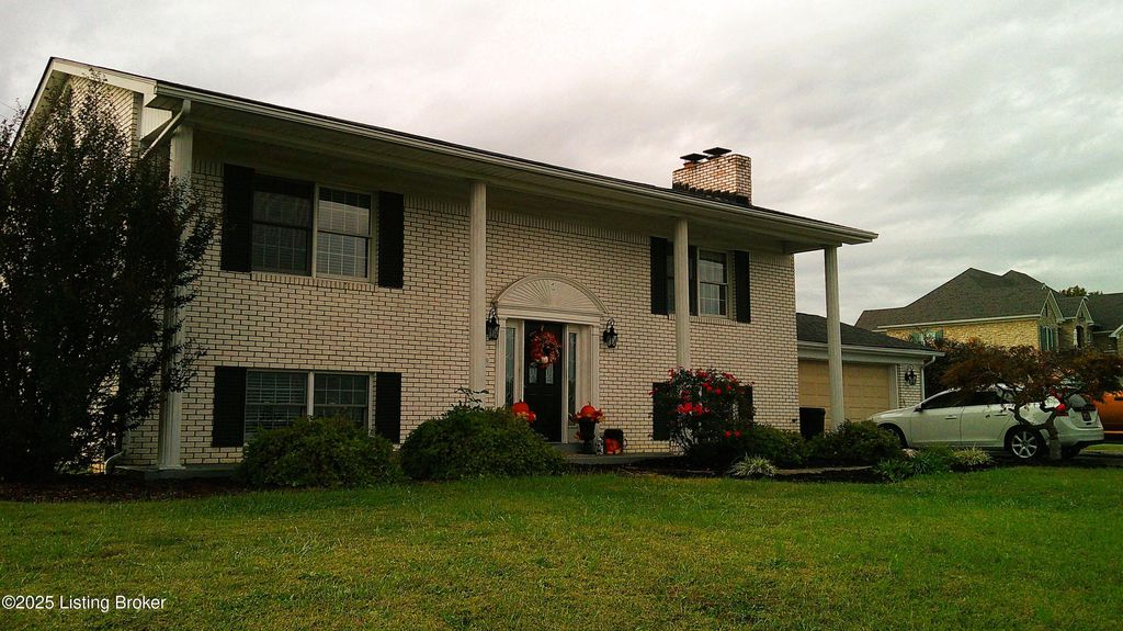 Photo of 602 Briarcliff Rd, Bardstown, KY 40004 (MLS # 1700088)