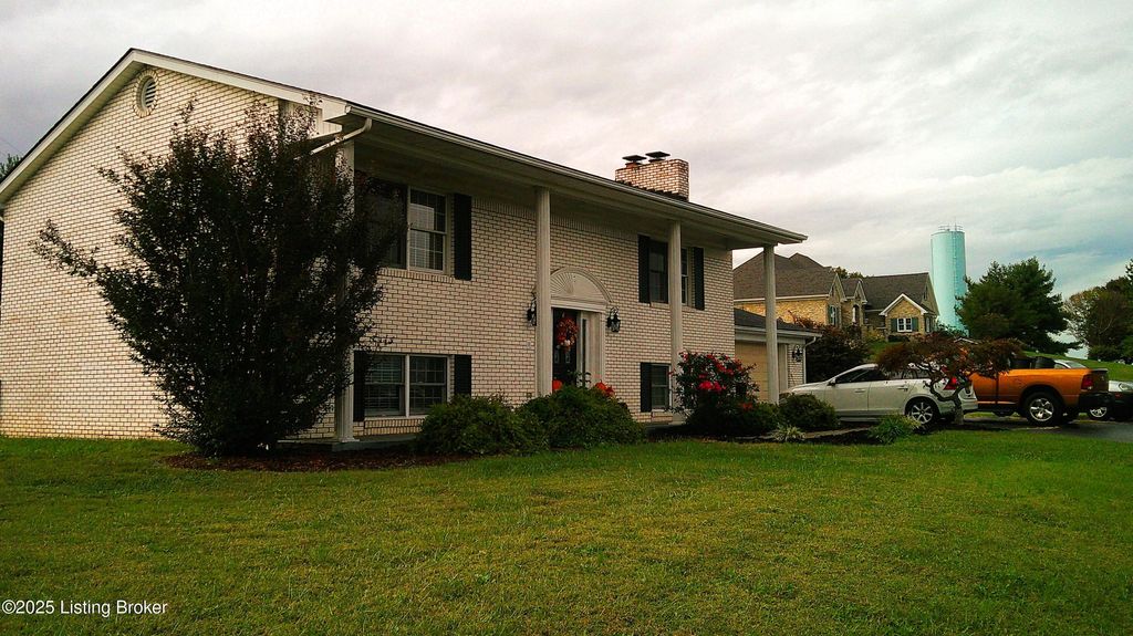 Photo of 602 Briarcliff Rd, Bardstown, KY 40004 (MLS # 1700088)