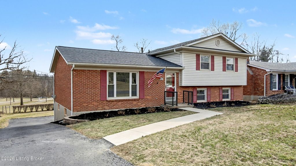 Photo of 9812 Boxford Ct, Louisville, KY 40242 (MLS # 1710126)