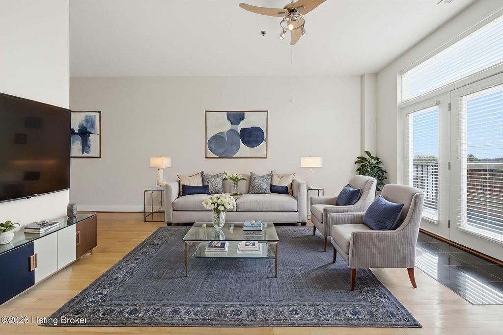 Photo of 2011 Frankfort Ave #303, Louisville, KY 40206 (MLS # 1711972)