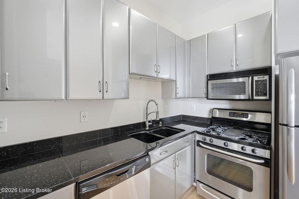 Photo of 2011 Frankfort Ave #303, Louisville, KY 40206 (MLS # 1711972)